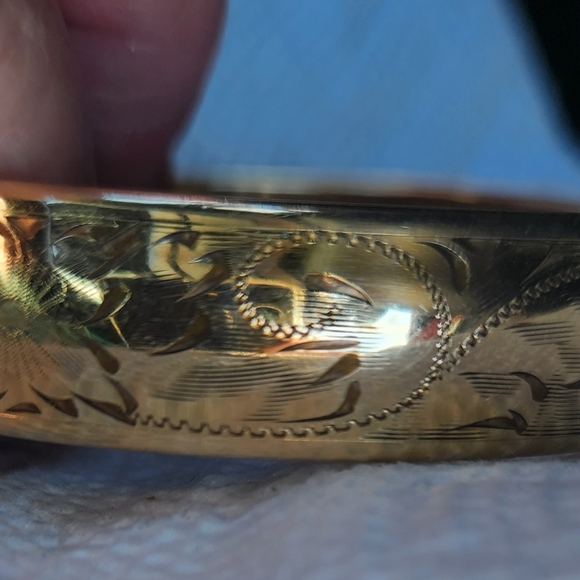Antique Goldfilled Hinged Bangle - Picture 3 of 8